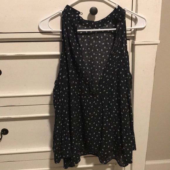 AMERICAN EAGLE cold shoulder top - Picture 2 of 5